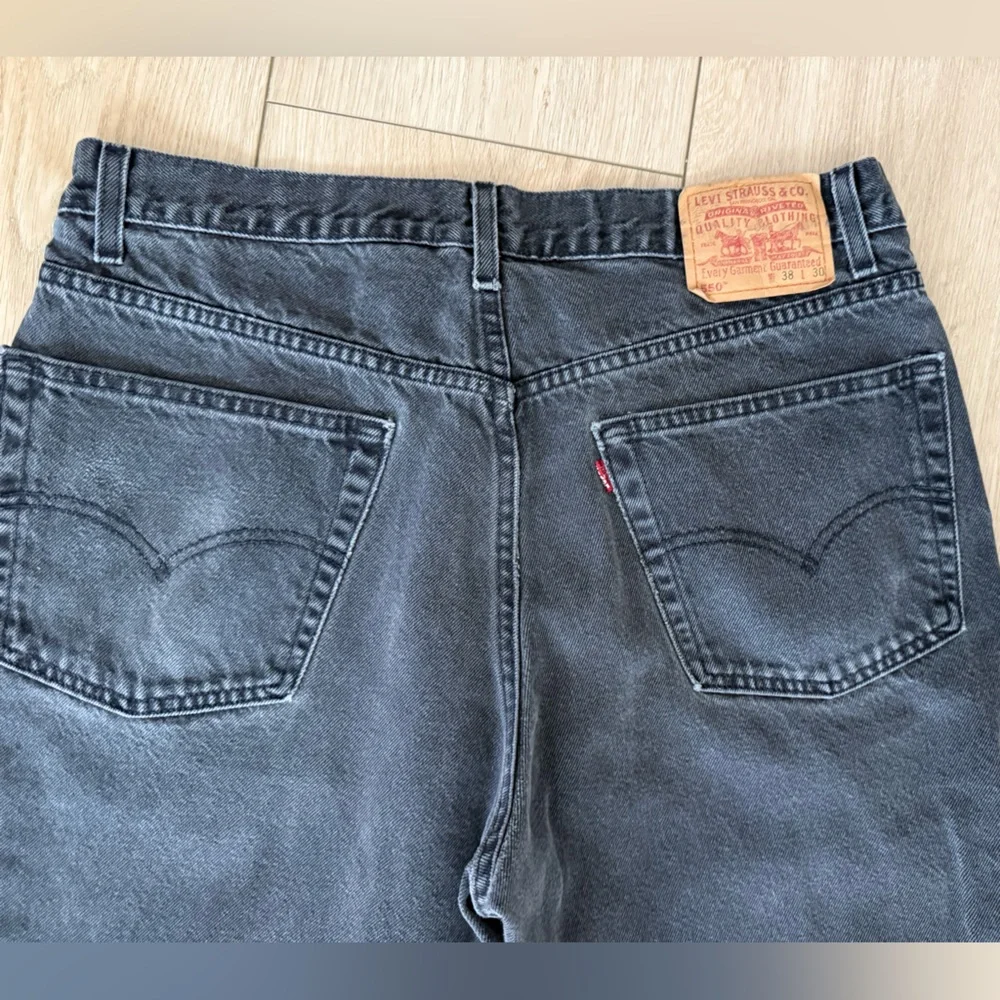 Levi's 550 Relaxed Fit Men's Jeans in Distressed Black 38x30